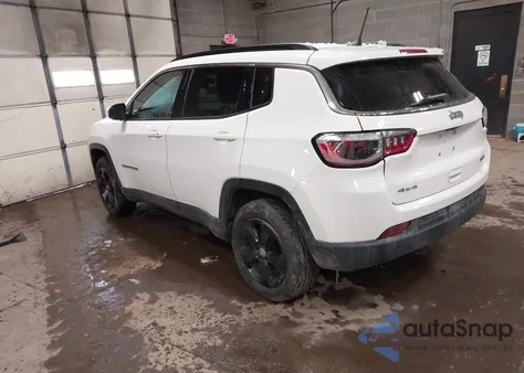 2019 Jeep Compass Latitude 4X4 z USA, uszkodzony, nr VIN 3C4NJDBBXKT813490